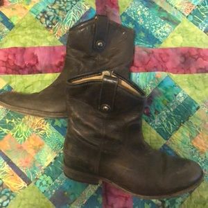 Women’s size 8 Melissa short Frye boots